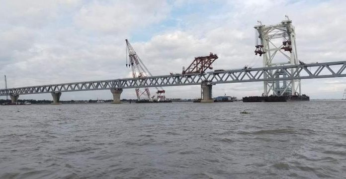 পদ্মা সেতুর ৩৫তম স্প্যান বসানো হলো; বাকি থাকলো মাত্র ছয়টি