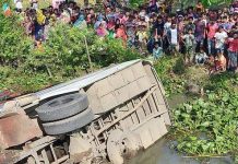 বাস খাদে পড়ে নিহত ৪, আহত ২৫