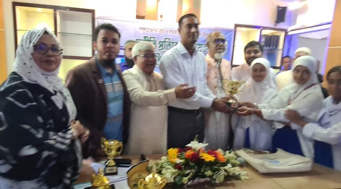লৌহজংয়ে দূর্নীতি প্রতিরোধ বিষয়ক বিতর্ক প্রতিযোগিতা-২০২৪ এর পুরস্কার বিতরণ এবং শিক্ষার্থীদের মধ্যে শিক্ষা উপকরণ বিতরণ 