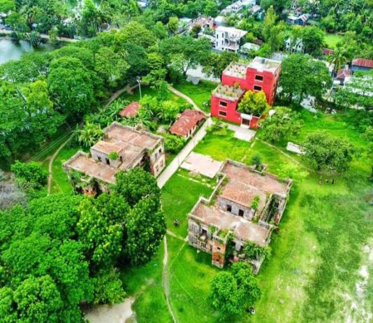 ঘুরে আসুন বিলের ধারে প্যারিস শহর