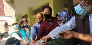লৌহজংয়ে স্বাস্থ্যবিধি ও সামাজিক দূরত্ব বজায় রেখে বই উৎসব