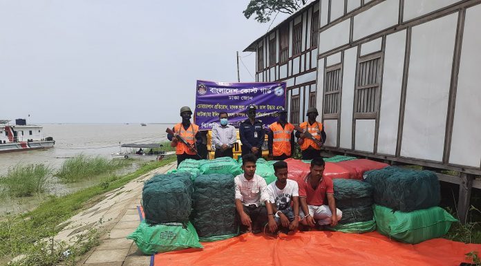 মাওয়া পুরাতন ফেরি ঘাট এলাকায় ২৭১টি অবৈধ চাইনিজ চাই জব্দ; আটক ৩ জন