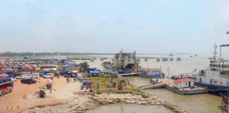 শিমুলিয়া-কাঁঠালবাড়ী নৌরুটে ফেরি চলাচল বন্ধ