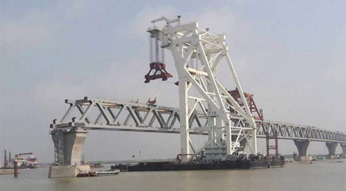 পদ্মা সেতুতে বসলো ২৮তম স্প্যান, দৃশ্যমান ৪২০০ মিটার