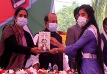 ‘বঙ্গবন্ধুর অসমাপ্ত আত্মজীবনী’বই ৪ হাজার শিক্ষার্থীর মাঝে বিতরণ