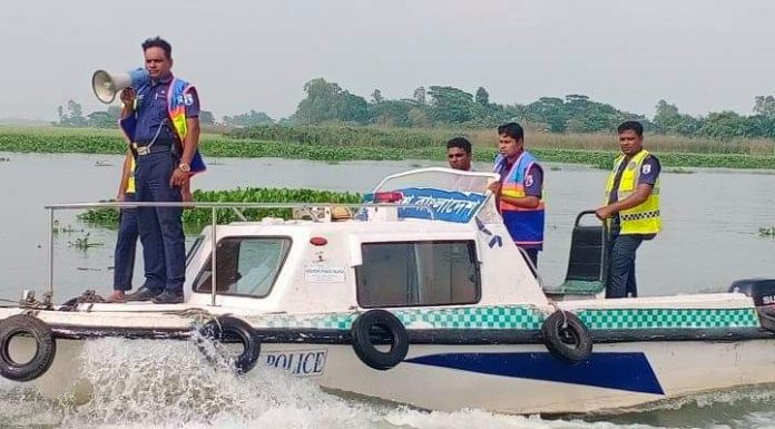 মেঘনায় মা ইলিশ না ধরার জন্য প্রচারণায় নৌ পুলিশ ফাঁড়ি