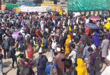 আজও শিমুলিয়া ঘাটে ঘরমুখো মানুষের প্রচণ্ড ভিড়