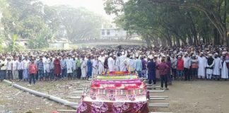 মাইক্রোবাস-বাস সংঘর্ষে নিহত ৮ জনের একই কবরস্থানে দাফন