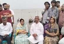 লৌহজংয়ের সিংহের হাটিতে রিমালের আঘাতে পদ্মায় ভাঙনকবলিত এলাকা পরিদর্শন করেন স্থানীয় সংসদ সদস্য সাগুফতা ইয়াসমিন এমিলি