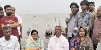 লৌহজংয়ের সিংহের হাটিতে রিমালের আঘাতে পদ্মায় ভাঙনকবলিত এলাকা পরিদর্শন করেন স্থানীয় সংসদ সদস্য সাগুফতা ইয়াসমিন এমিলি