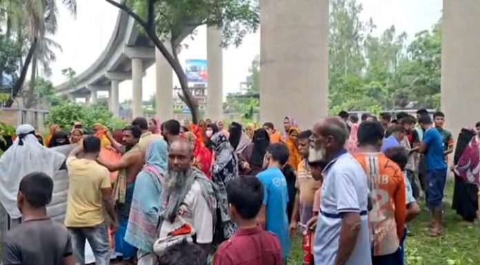 সেতুর সিঁড়ির নিচে পড়ে ছিল নারীর মরদেহ