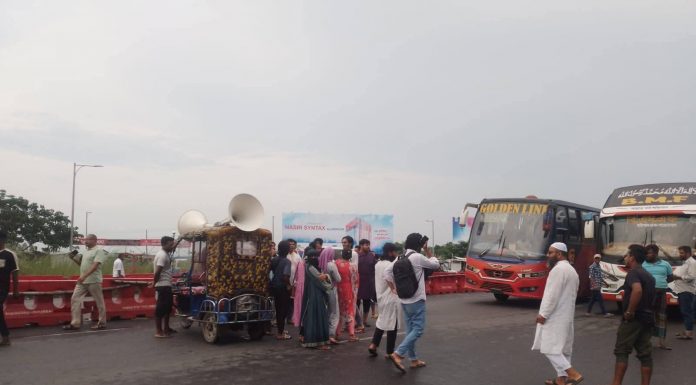 ঢাকা-মাওয়া এক্সপ্রেসওয়ে ব্লকেড, পদ্মা সেতুতে ৫০ মিনিট যান চলাচল বন্ধ