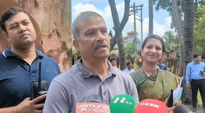 মুন্সিগঞ্জে প্রত্নতত্ত্ব নিদর্শন পরিদর্শনে উপদেষ্টা ড. আসিফ নজরুল
