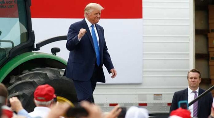 আবারো মনোনয়ন পেলেন ট্রাম্প