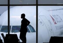 বিমানে প্যান্ট খুলে নিম্নাঙ্গ দেখানোয় ২০ বছরের কারাদণ্ড