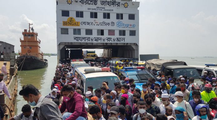 ঢাকায় ফিরছে শত শত গার্মেন্টস কর্মী