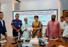 মুন্সীগঞ্জে জুলাই গণঅভ্যুত্থানে শহিদ তিন পরিবারের মাঝে সঞ্চয়পত্র হস্তান্তর