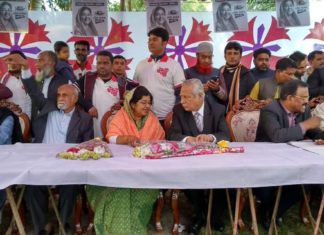 এমিলির উঠোন বৈঠকে অ্যাটর্নি জেনারেল