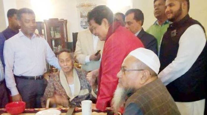 বোন শেখ হাসিনাকে পূর্ণ সমর্থন এরশাদের