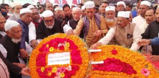 প্রিয় নেতাকে শেষ শ্রদ্ধা নিবেদন করতে মানুষের ঢল