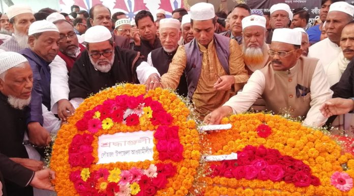 প্রিয় নেতাকে শেষ শ্রদ্ধা নিবেদন করতে মানুষের ঢল
