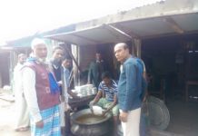 মেঘনায় ট্রলার ডুবিতে নিখোঁজ স্বজনদের জন্য খাবারের ব্যবস্থা করেছেন ইমামপুর ইউনিয়নের চেয়ারম্যান