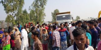 শিমুলিয়া ফেরিঘাট এলাকায় ট্রাকচাপায় ফেরিওয়ালা নিহত