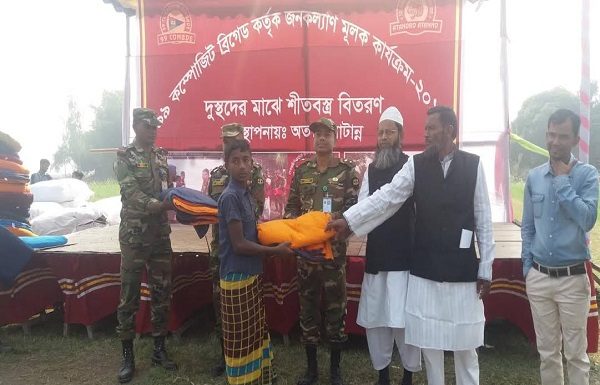 লৌহজংয়ে সেনাবাহিনীর শীতবস্ত্র বিতরণ