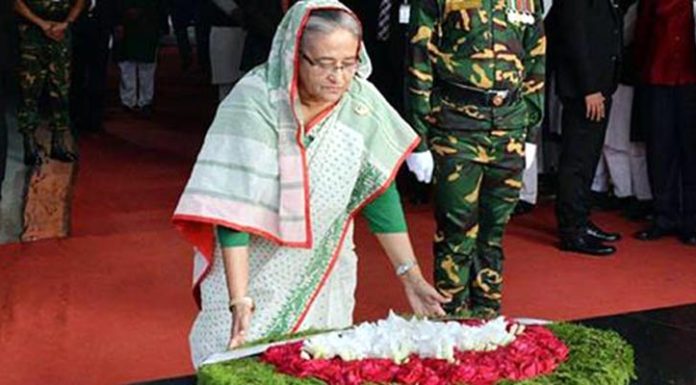স্বদেশ প্রত্যাবর্তন দিবস:বঙ্গবন্ধুর প্রতিকৃতিতে প্রধানমন্ত্রীর শ্রদ্ধা নিবেদন
