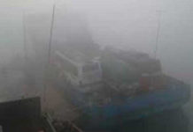 ঘন কুয়াশায় শিমুলিয়া-কাঁঠালবাড়ী রুটে ফেরি চলাচল বন্ধ