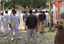 মুন্সিগঞ্জে পুরনো প্রশ্নে পরীক্ষা দিলো ৭৯ পরীক্ষার্থী – জেলা প্রশাসকের বাসভবন ঘেরাও করে