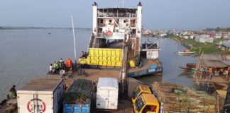 ফণীর প্রভাবে শিমুলিয়া-কাঁঠালবাড়ি নৌযান চলাচল বন্ধ
