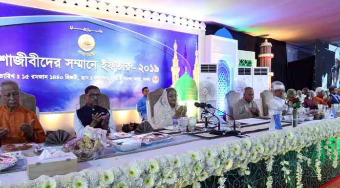 পেশাজীবীদের সম্মানে প্রধানমন্ত্রীর ইফতার