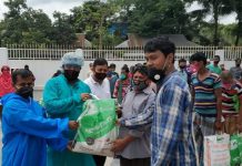 টঙ্গীবাড়িতে ঈদ উপহার সামগ্রী বিতরণ