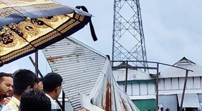 টঙ্গীবাড়িতে পদ্মায় ভাঙ্গন আতঙ্কে দিঘীরপাড় বাজার