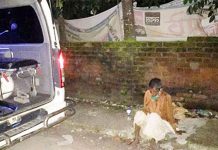 অসুস্থ বাবাকে ডাস্টবিনের পাশে ফেলে সন্তানরা উধাও; বেওয়ারিশ হিসেবে দাফন