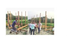 লৌহজংয়ে সরকারি খালে নির্মাণাধীন দোকান উচ্ছেদ করলেন ইউএনও