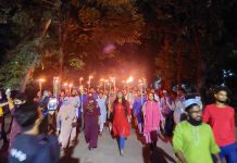 হাফ পাশ আন্দোলনে হামলার প্রতিবাদে ঢাবিতে মশাল মিছিল