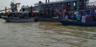 পদ্মায় বেঁচে গেলেন লঞ্চের ৩০০ যাত্রী