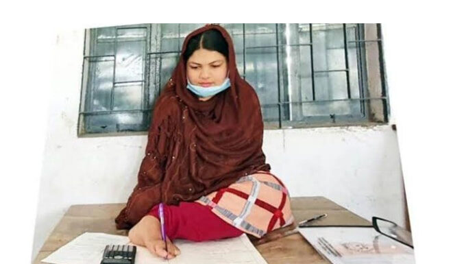 পা দিয়ে লিখে এ প্লাস পাওয়া তামান্নাকে প্রধানমন্ত্রীর ফোন