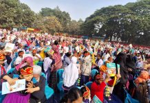 বছরের প্রথম দিনে নতুন বই হাতে পেয়ে আনন্দে আত্নহারা খুদে শিক্ষার্থীরা