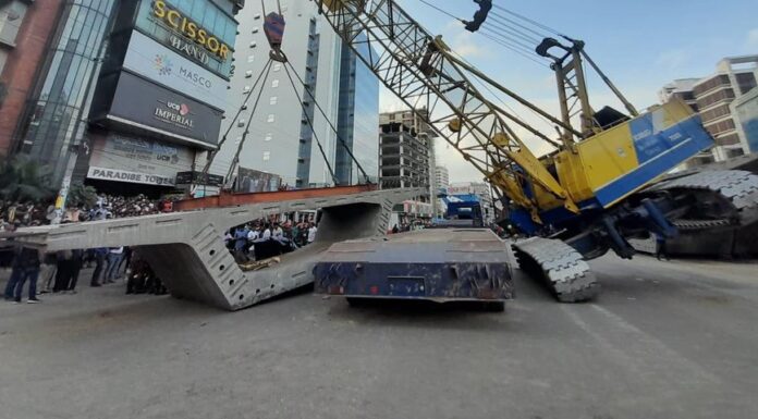 নবদম্পতিকে নিয়ে যাচ্ছিল পরিবার; নবদম্পতিসহ ৫ জন নিহত ও ১ জন আহত