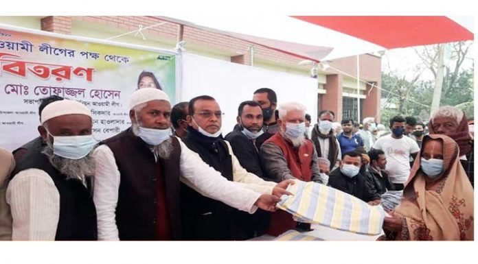 বৌলতলী ইউনিয়ন আওয়ামীলীগের উদ্যোগে প্রধানমন্ত্রী উপহার দুই হাজার দুস্থ্য অসহায় পরিবারের মাঝে শীতবস্ত্র কম্বল বিতরণ
