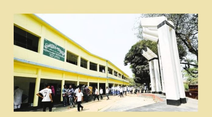 মুন্সীগঞ্জে বিদ্যালয়ে দুই দল শিক্ষার্থীদের মারামারি, আহত-৪