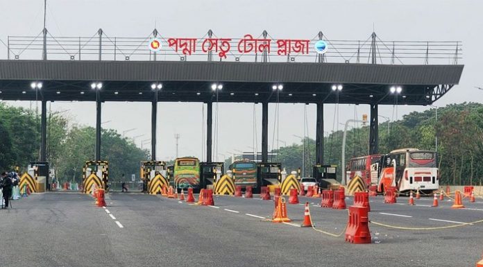 পদ্মা সেতুতে যানবাহনের বাড়তি চাপ, দুই পান্তের ১৬ টি টোল বুধ সচল