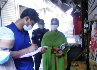 টঙ্গীবাড়িতে লকডাউনে দোকান খোলা ভ্রাম্যমান আদালতে আট ব্যবসায়ীকে দন্ড