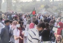 প্রজ্ঞাপন জারি না হওয়া পর্যন্ত কর্মবিরতির ঘোষণা দিয়ে শাহবাগ ছাড়লেন ট্রেইনি চিকিৎসকরা