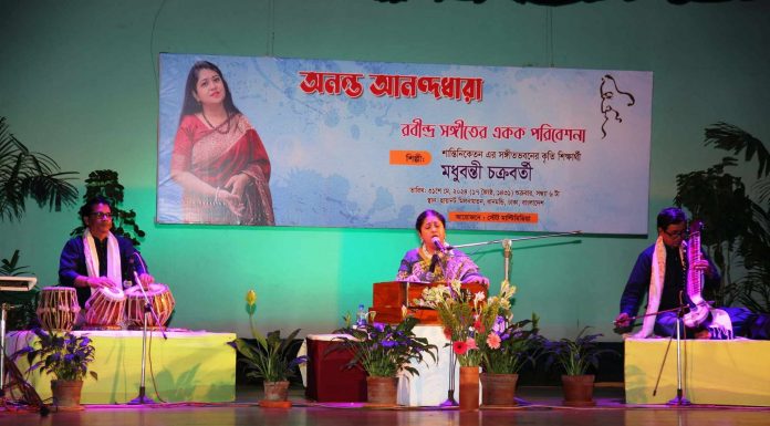 ছায়ানটে মধুবন্তীর রবীদ্র সংগীতের মুগ্ধতাময় এক সন্ধ্যা