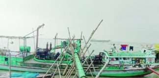 লৌহজংয়ে চলছে অবৈধ ড্রেজার বাণিজ্য