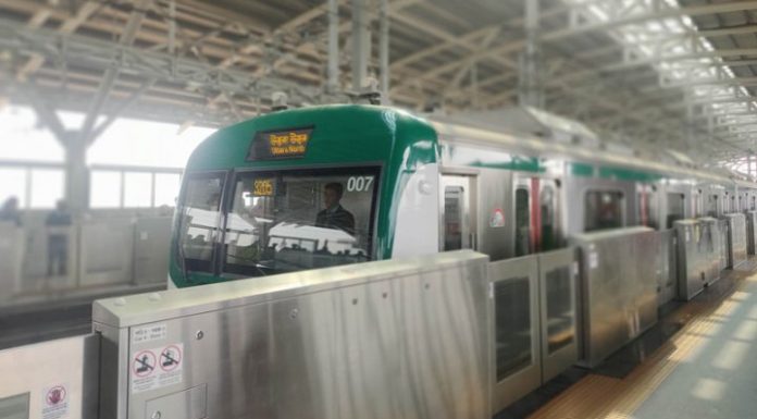 মেট্রোরেল এর শহরে ফানুস ওড়ে না